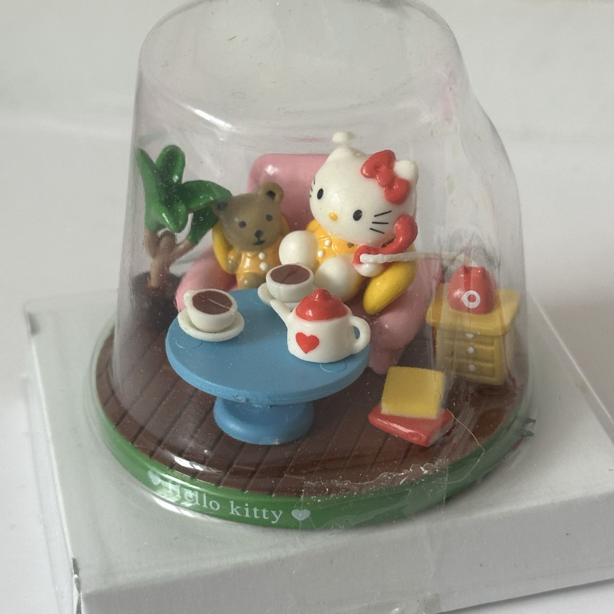 Hello Kitty Statuette: FIGURINE HELLO KITTY CAFÉ VINTAGE 2005 – Nuovo e nell'imballaggio originale da Givisiez venduto da dor_xb9k 1