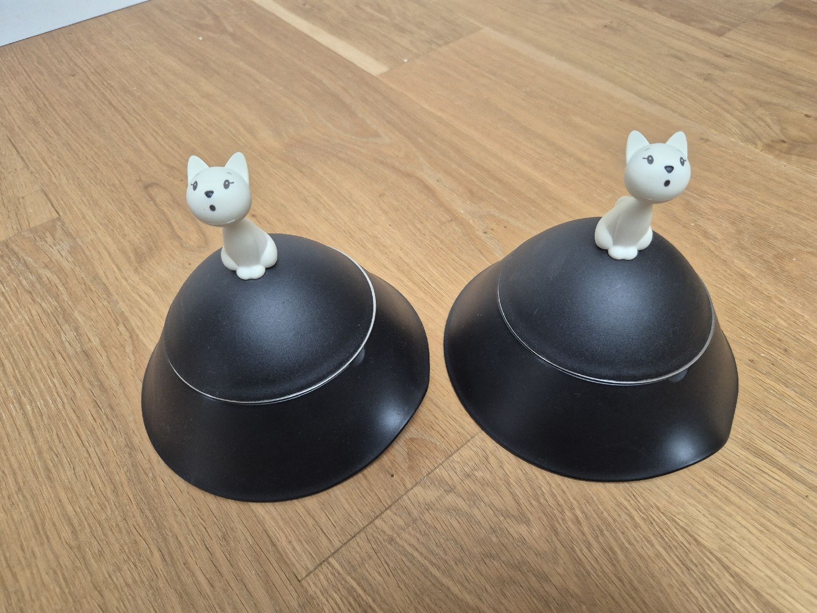 Alessi Contenitori & Simili: Alessi Katzennäpfe mit Deckel – Usato da Zuzgen venduto da SaBee91 1