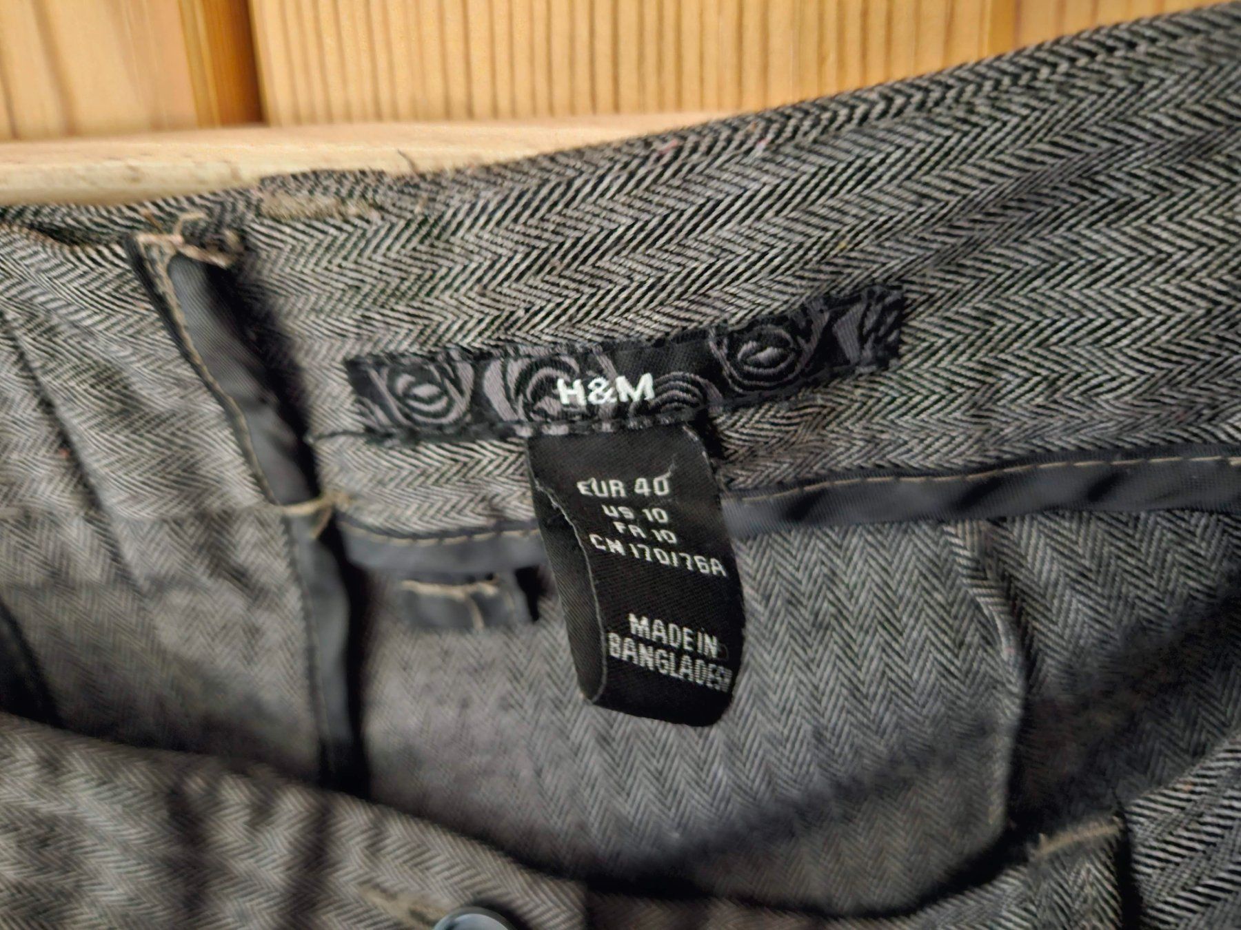 H&M Pantaloni: H&M Marlene Hose, Grau, Grösse 40 – Usato da Wettingen venduto da Sk8ertomda 2