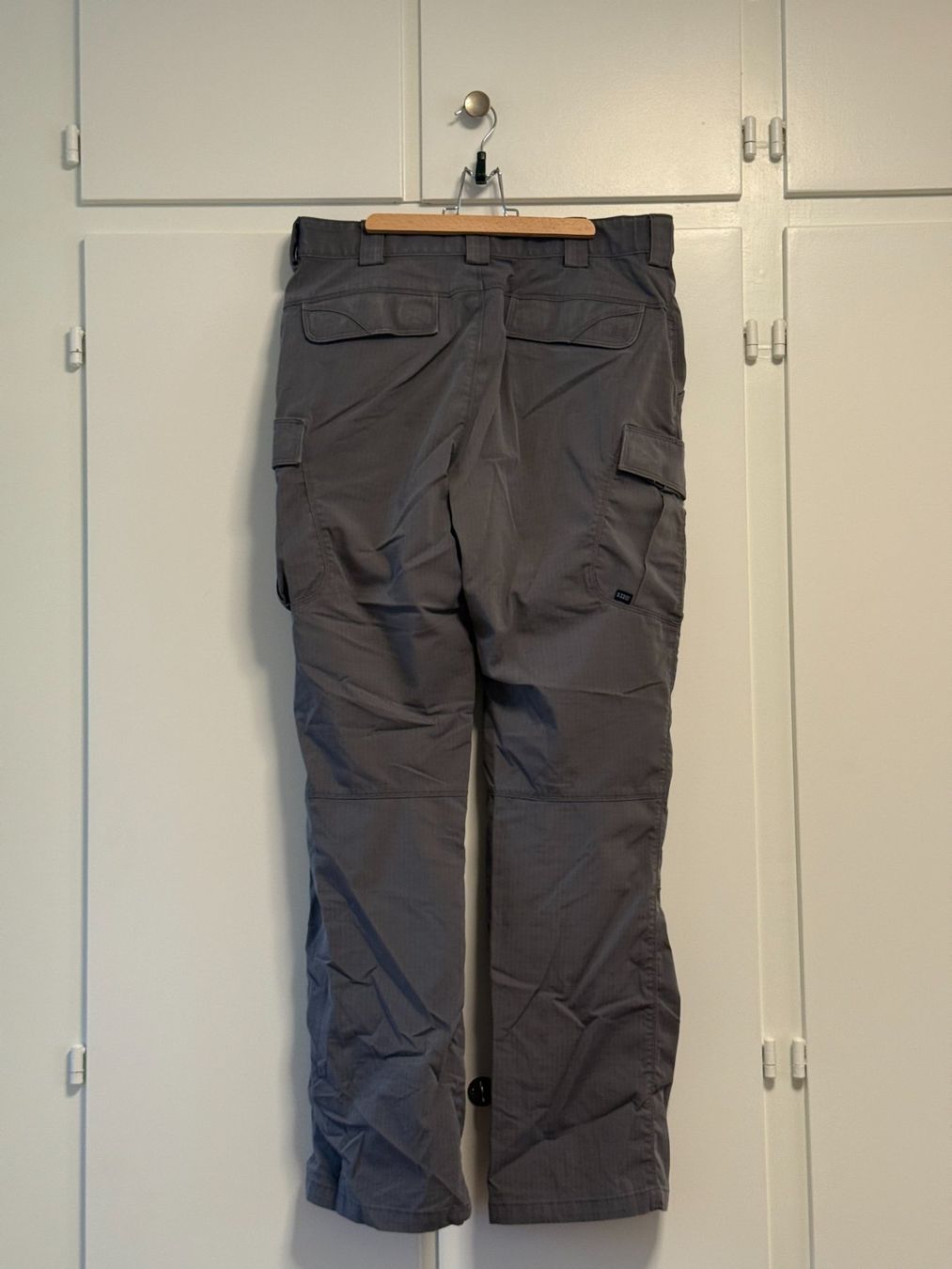 Pantaloni: 5.11 Tactical Series Graue Cargohose W30 L34 – Usato da Basel venduto da FrozenFire 2