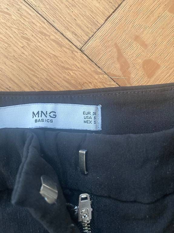 Pantalons: Pantalon noir Mango MNG Basics taille 38 – D'occasion à Renens VD par chrstn 1