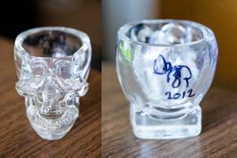 Dan Aykroyd Autogramm auf Crystal Glas