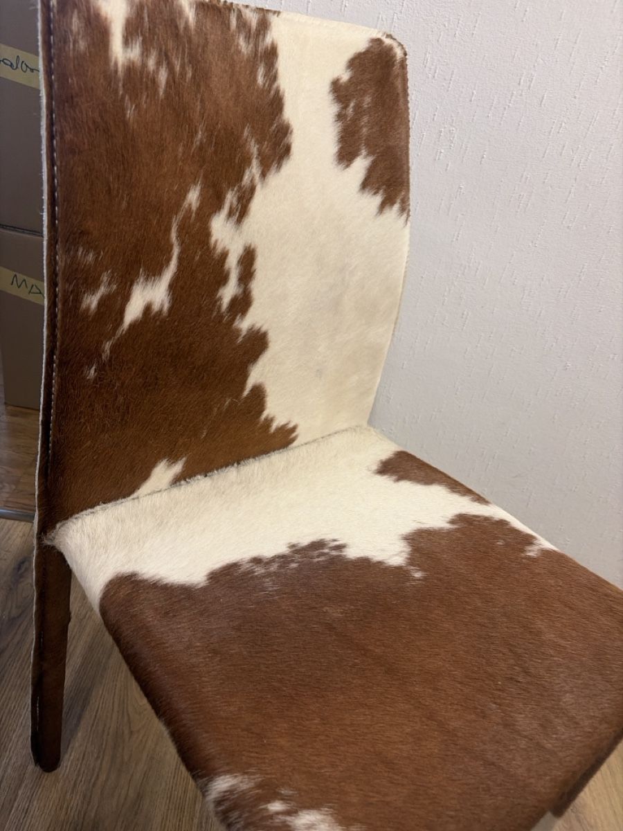 Interio Sedie: Chaise en peau de vache – Usato da Pully venduto da Kalissa 1