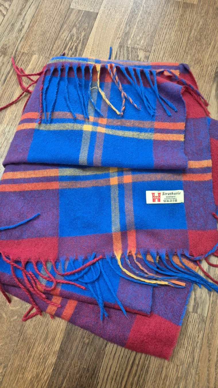 Foulard & Sciarpe: Super soft cashmere scarf from Scotland – Usato da Zürich venduto da monadiederich