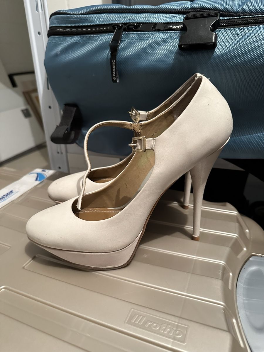 Damenschuhe: Pumps High Heels weiss wie neu – Gebraucht aus Russikon von Faeby87 1