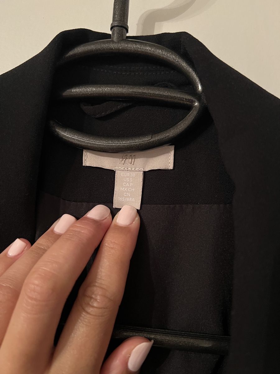 H&M Vestes: SCHWARZER BLAZER H&M GR. 38 – D'occasion à Rothrist par FL_17 1