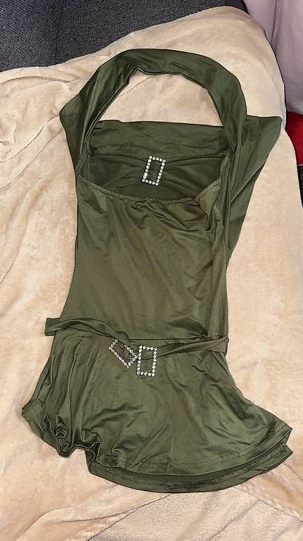 Vestiti: OLIVGRÜNES KLEID MIT SCHNALLEN – Usato da Gossau SG venduto da 2002gomes2002