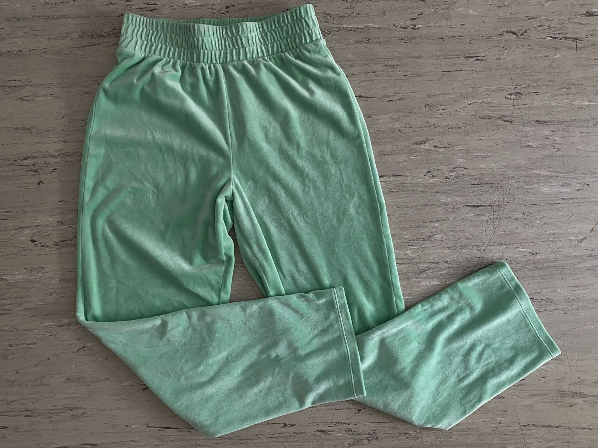 Tezenis Pantaloni: Tezenis // Jogginghose // samt // grün – Usato da Zürich venduto da aurelia_nater