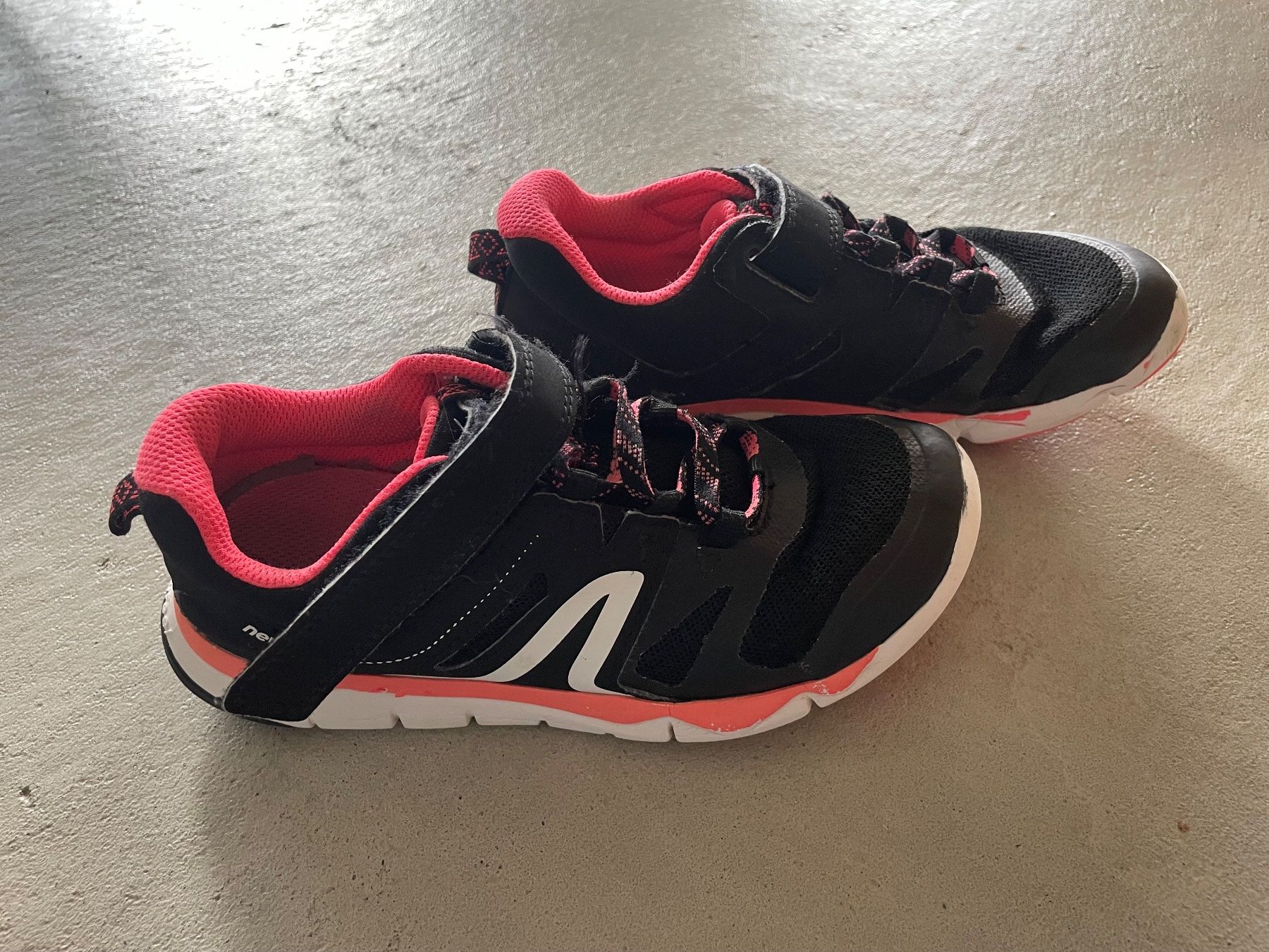 Decathlon Scarpe per ragazzi: Turnschuhe Grösse 32 – Usato da Ins venduto da Smad 1