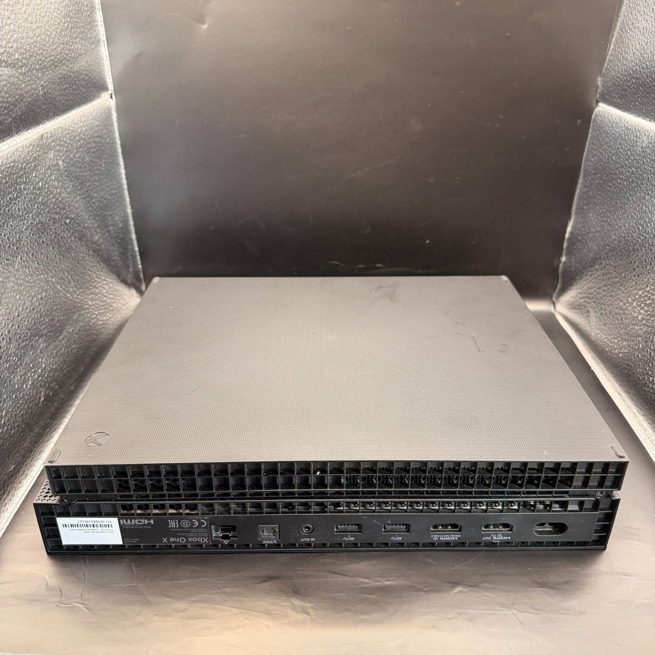 Microsoft Console: Microsoft Xbox One X 1TB Konsole Schwarz – Usato da Düdingen venduto da Nerdworld 3