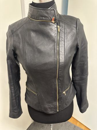 Neue Zara Lederjacke, schwarz mit gold Hardware, S, Biker