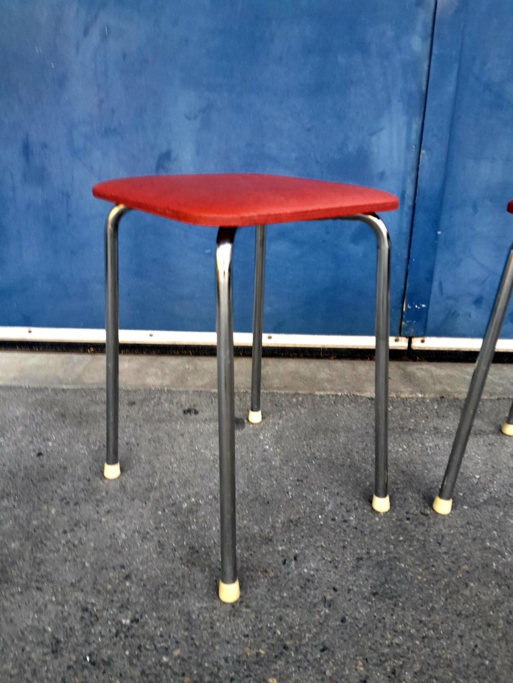 Hocker: 2 Vintage Küchenschemmel / Hocker / Stühle / Stuhl – Gebraucht aus Männedorf von Bel-view 2