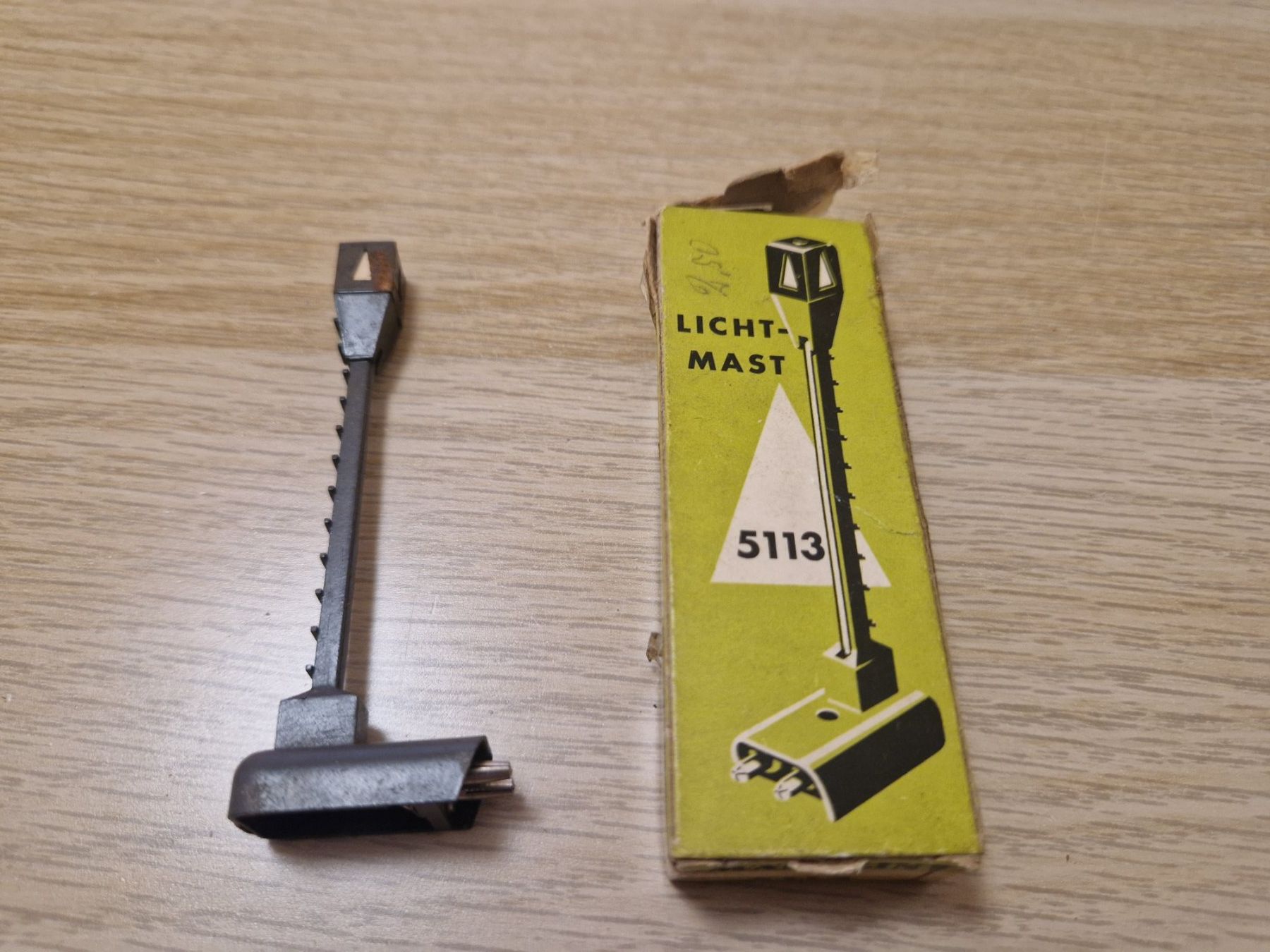 Märklin Modellini di ferrovie: Märklin 5113 Lichtmast H0 – Usato da St-Aubin-Sauges venduto da tantome