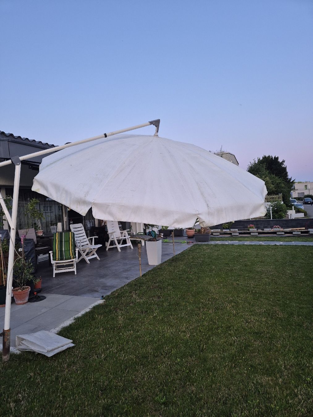 Ombrelloni: parasol blanc d'occasion – Usato da Orpund venduto da RoyOrbison 1