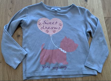 Süsses Mädchen Langarm-Pyjama mit Hund, Grösse 104