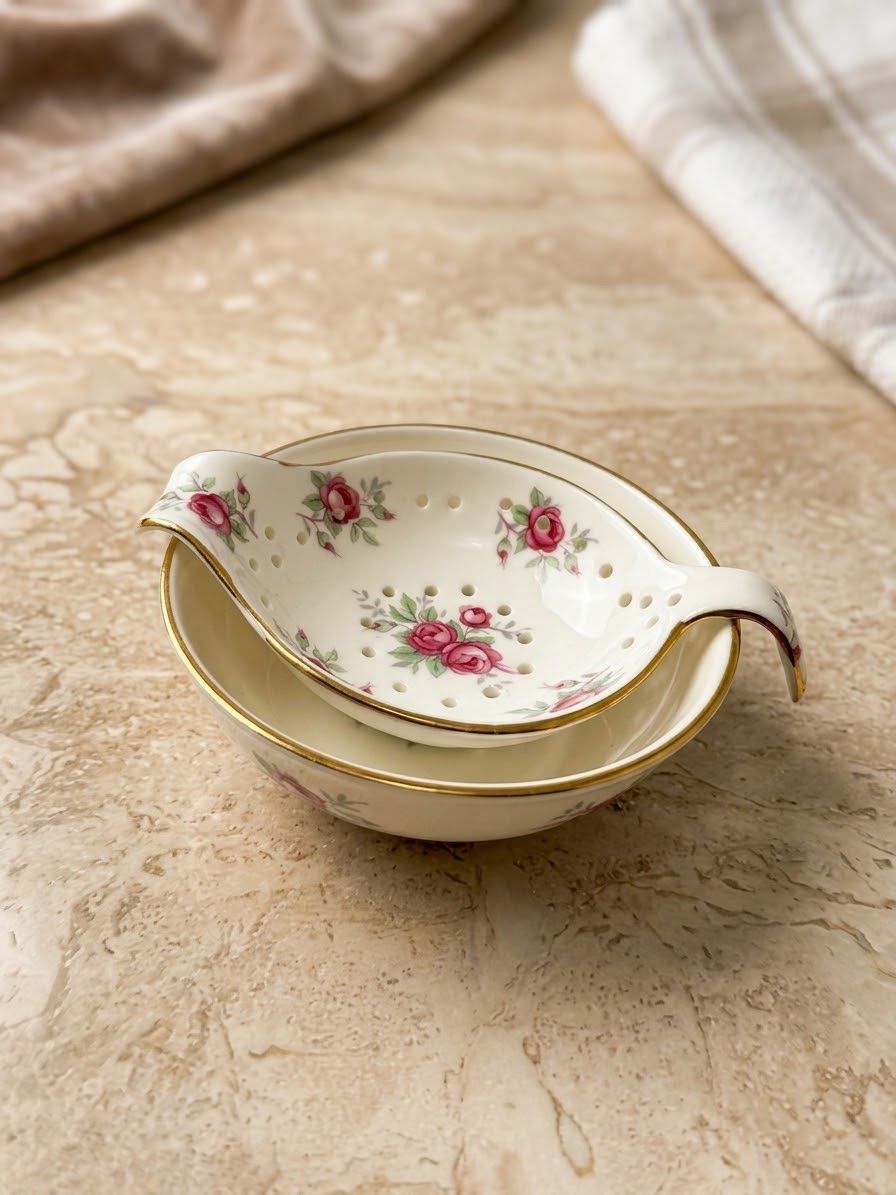 Ciotole: Staffordshire Bone China tea strainer  – Usato da Forch venduto da ays_5lbc