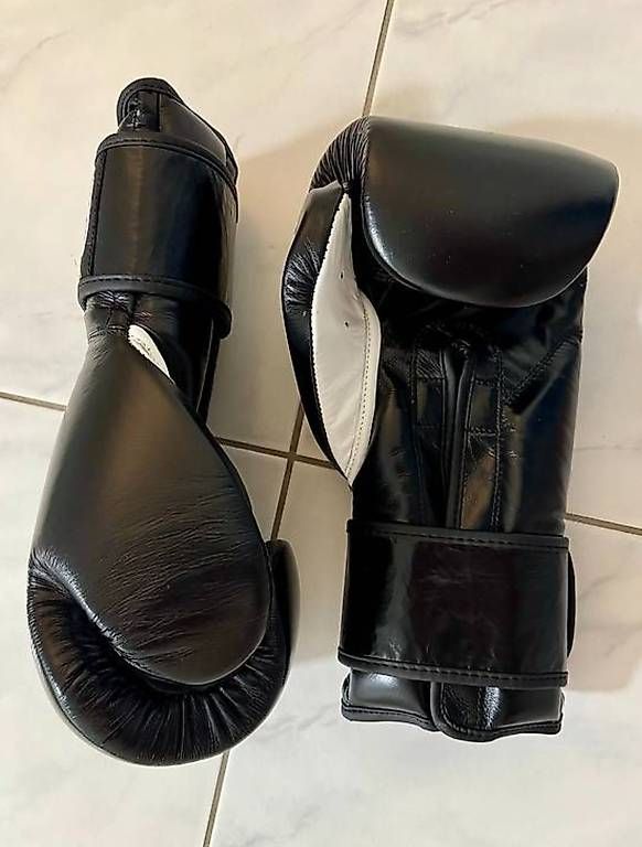 Guanti & manicotti: Boxhandschuhe Leder 16oz – Nuovo e nell'imballaggio originale da Dietikon venduto da inf_xq5h 1