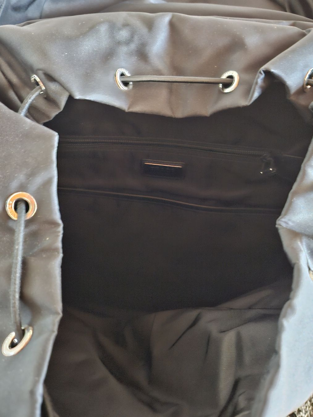 Prada Sacs à dos: Original Prada Rucksack / Backpack - Top Zustand! – D'occasion à St. Gallen par Cocos_Ricardo 4