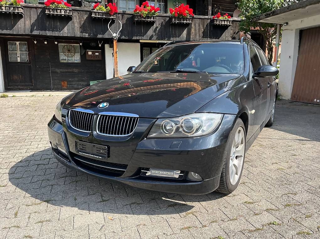 BMW Automobili: Bmw 330 xd Touring – Usato da Lenk im Simmental venduto da SuMoRa