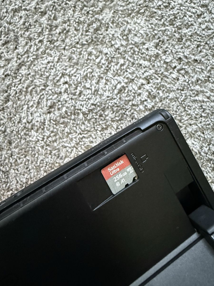 Nintendo Konsolen: Nintendo Switch Oled + Spiele – Gebraucht aus Rüfenacht BE von Legionar 2