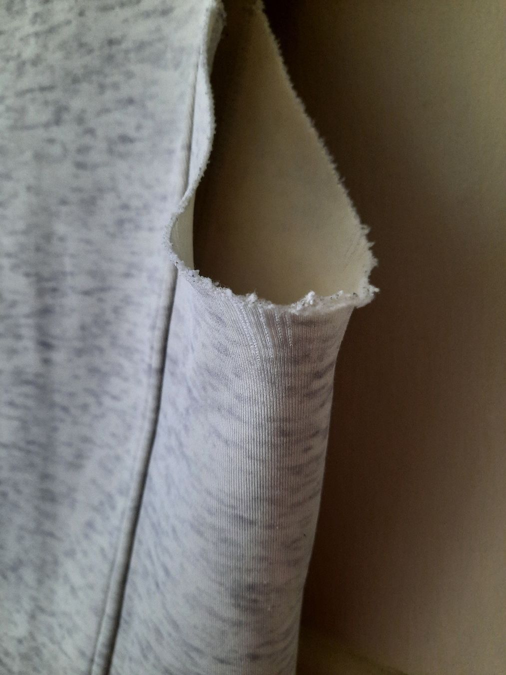 Zara Top: Top gris chiné – Usato da La Chaux-de-Fonds venduto da cel_k2b7 4