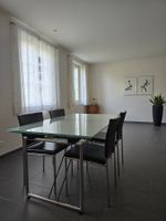 Design-Esstisch «Libera» & 6 schwarze Lederstühle