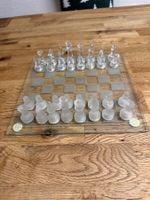 Schachspiel aus Glas, komplett