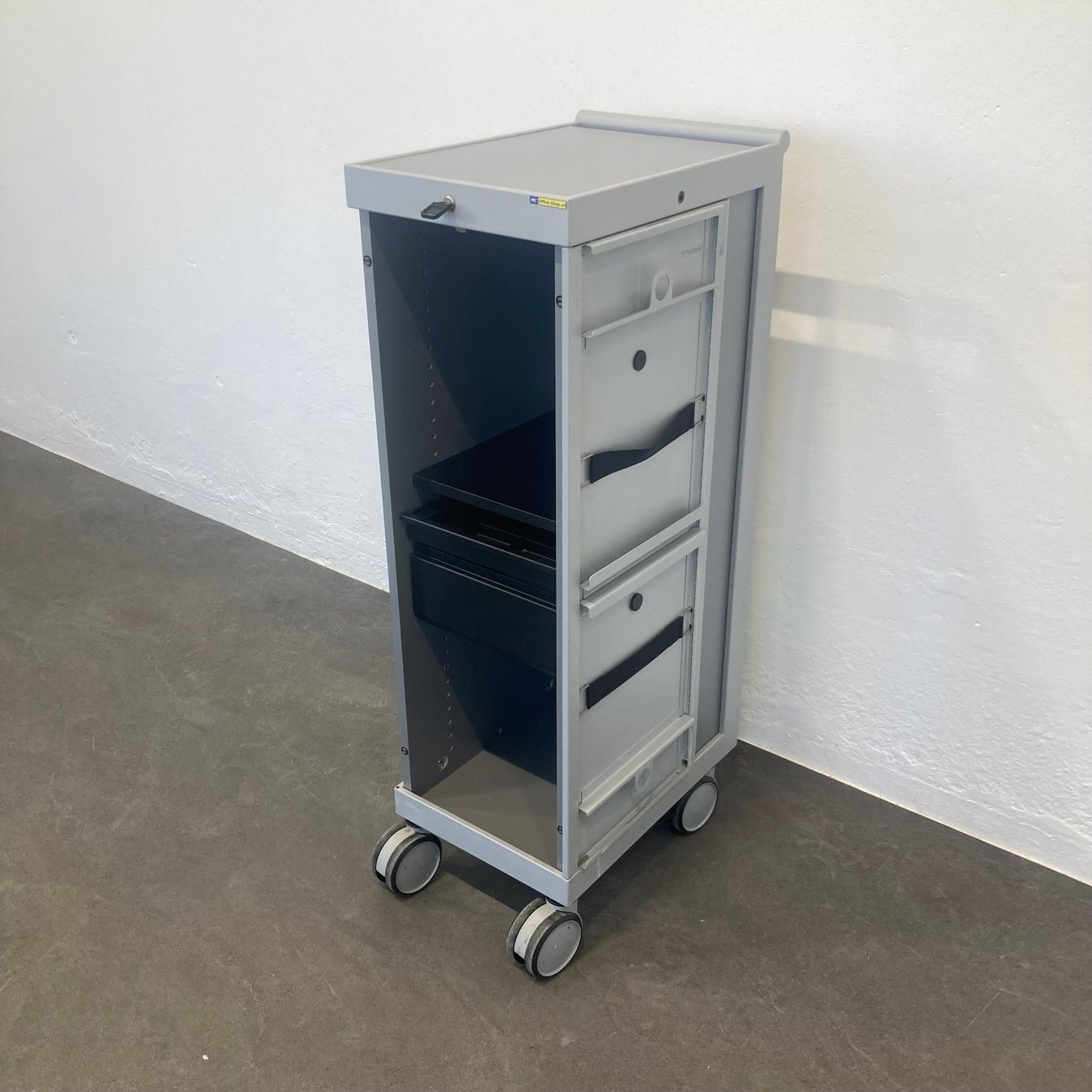 Banconi: Denz D3 Roll-Caddy Silbergrau mit Schlüssel – Usato da Schönenwerd venduto da mcofficeshop 5