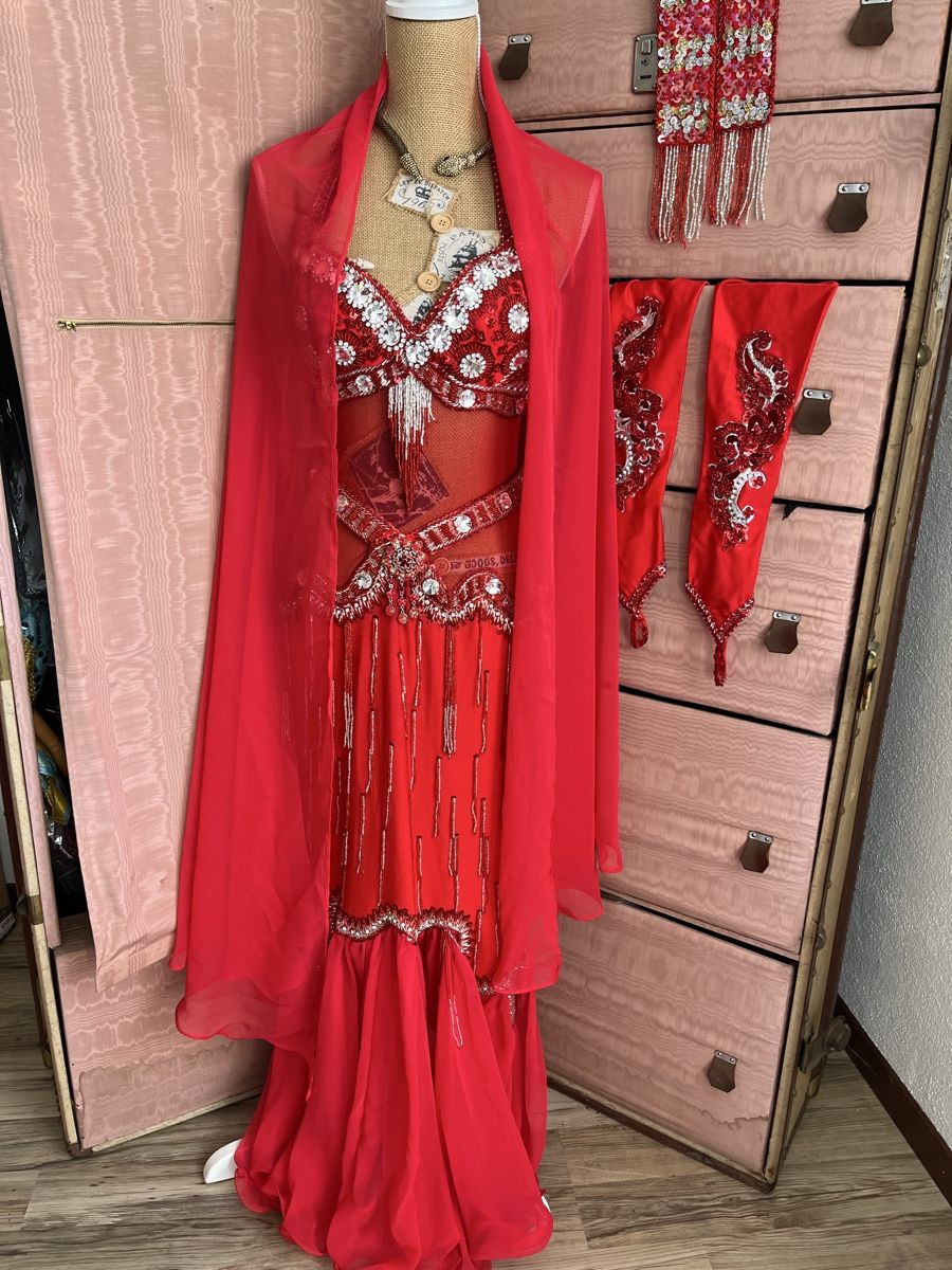 Kleider: Costume danza ventre rosso con accessori  – Gebraucht aus Novaggio von Sabi-Pearl 6