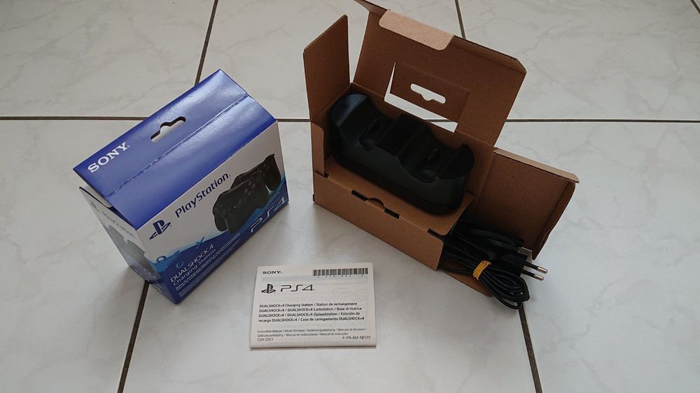 Sony PS4 Dualshock 4 Charging Station (CUHZDC1) Kaufen auf Ricardo