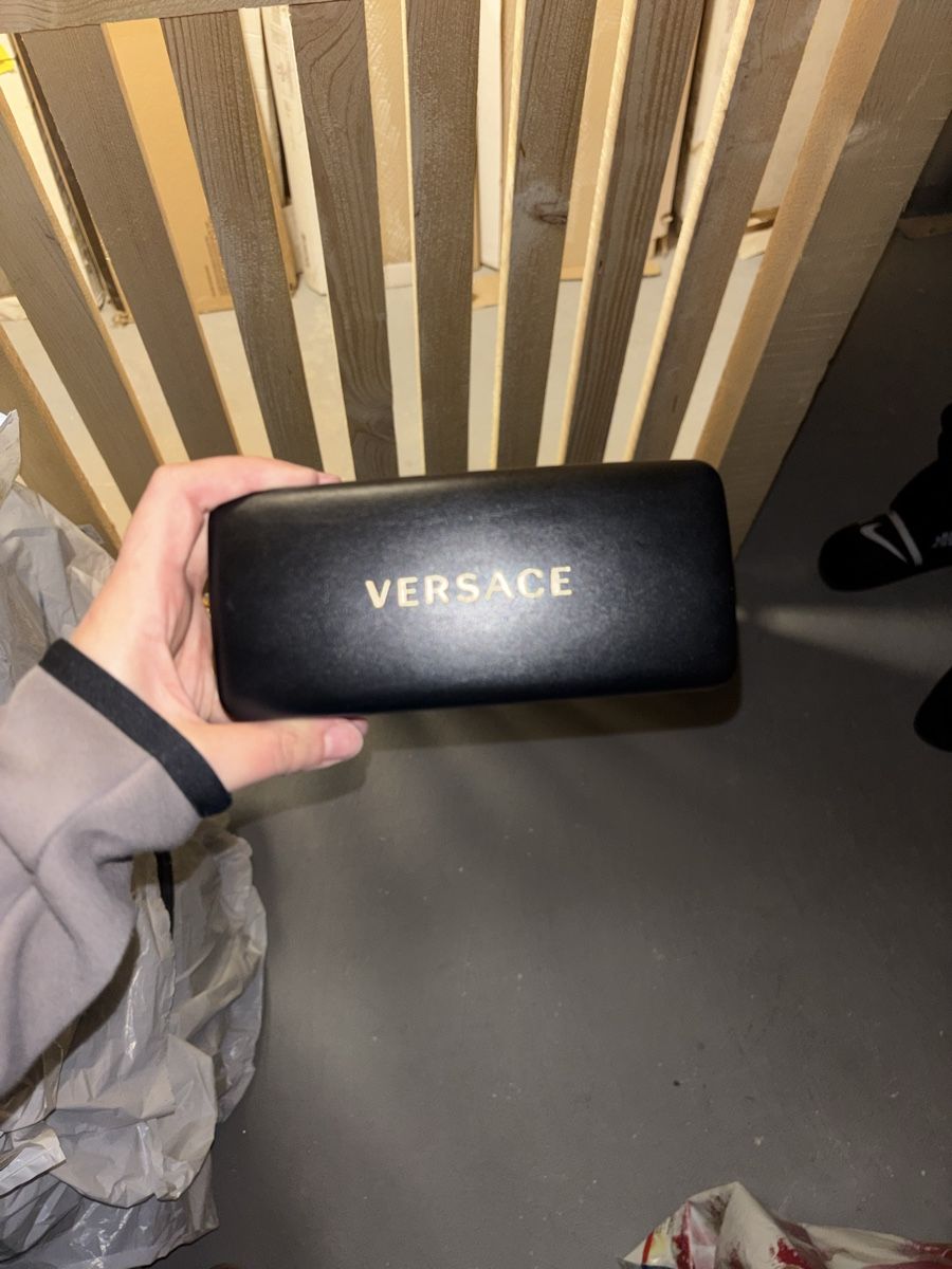 Versace Occhiali & Lenti: VERSACE SONNENBRILLE MIT ETUI – Usato da Fribourg venduto da saf_nhp7