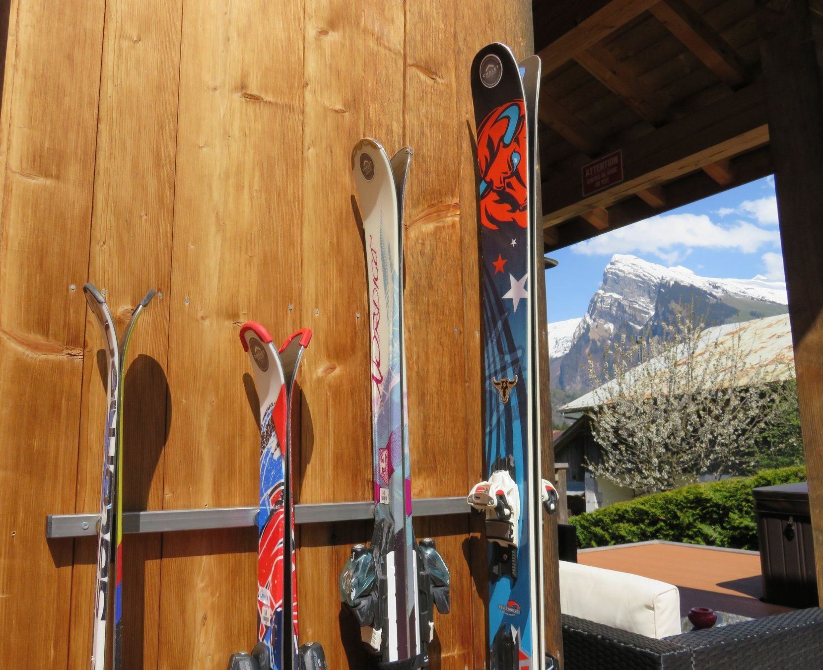 Altro per sci: Kit de rangement mural 4 paires de ski – Nuovo e nell'imballaggio originale da Mettmenstetten venduto da Ollivier 2