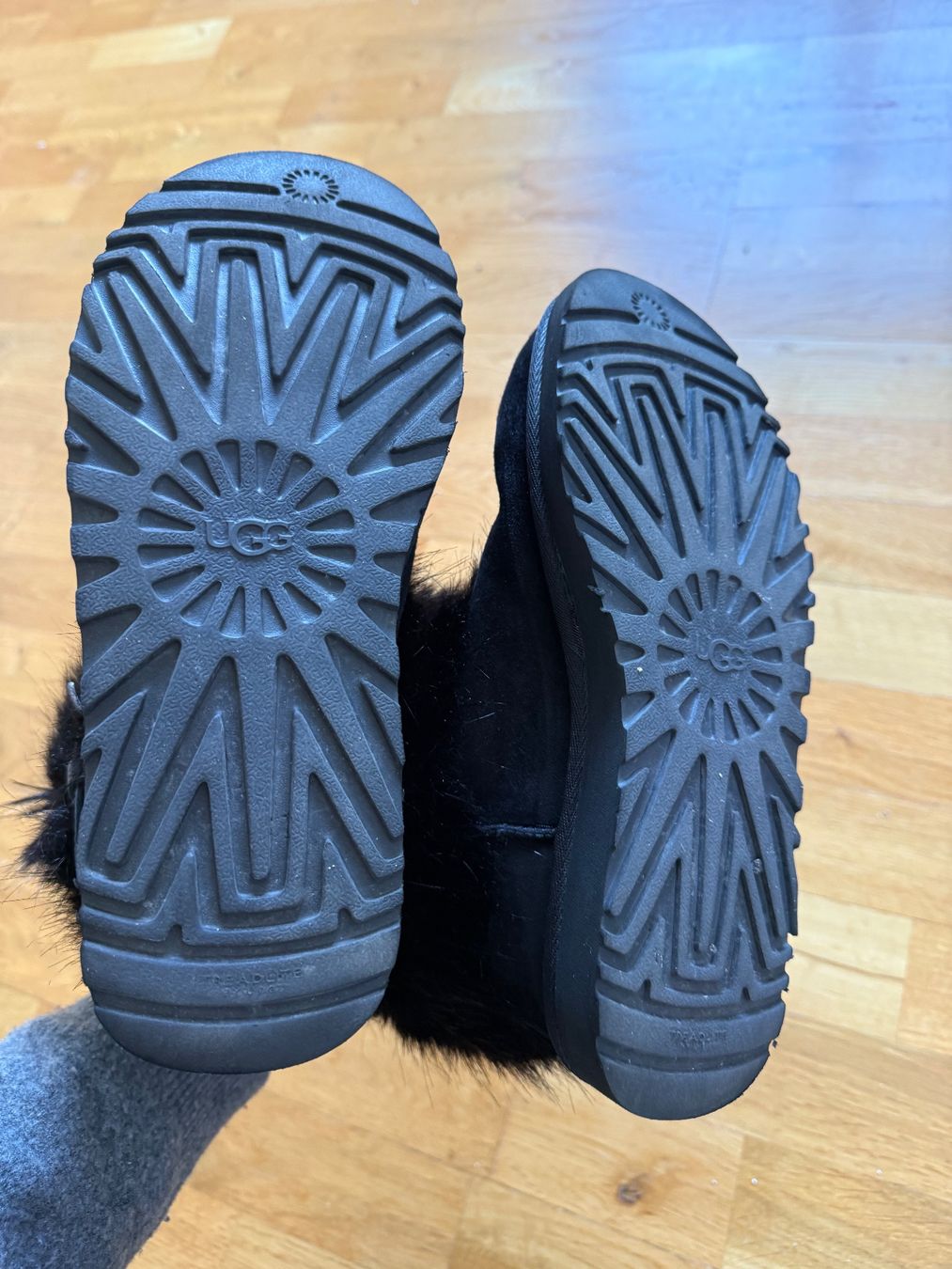 Scarpe da donna: UGG echtes Fell Stiefel Gr. 38 – Usato da Bern venduto da Ciacaprione 4