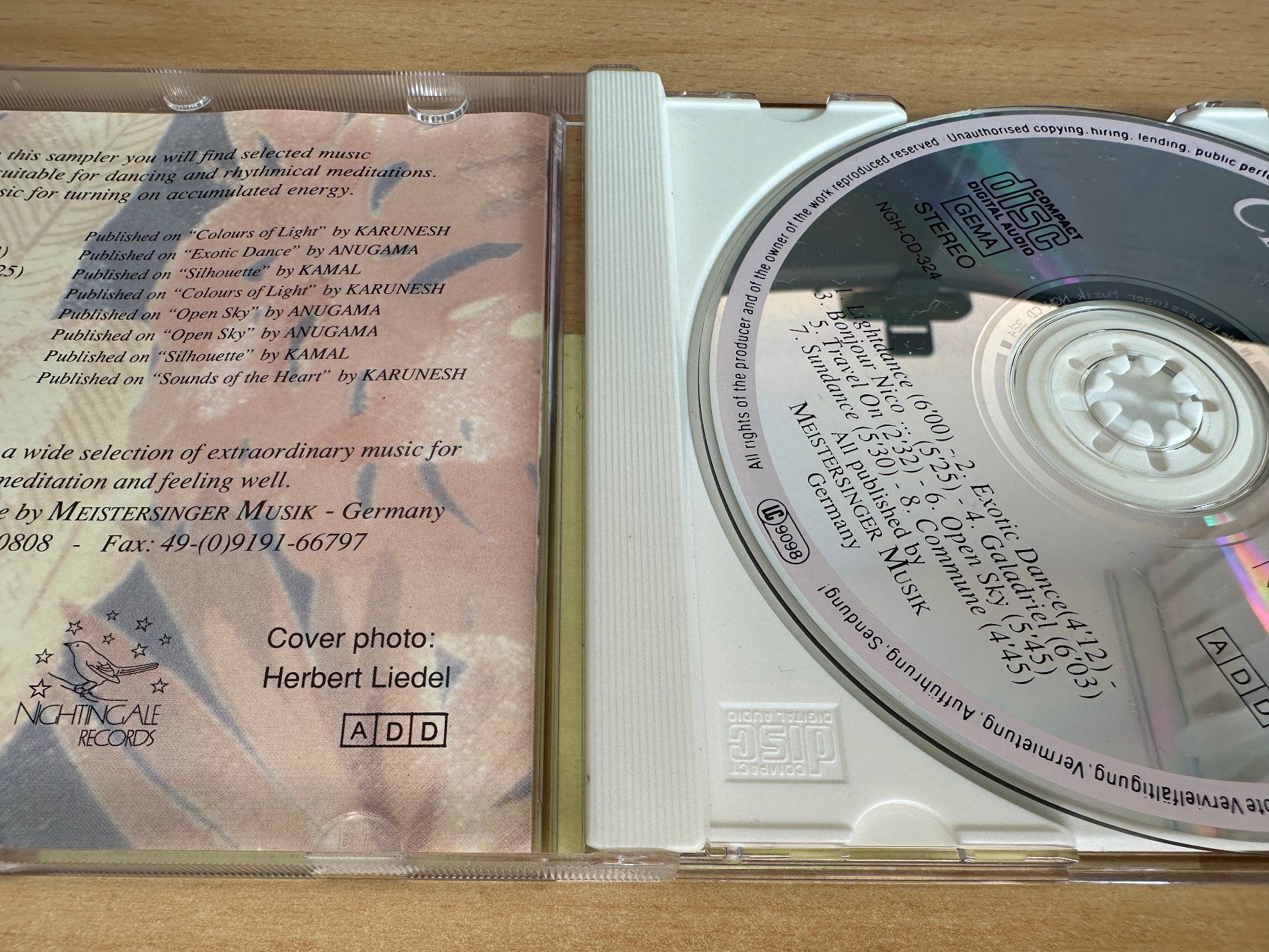 CD: Various – Celebration - Sampler 3 – Usato da Rikon im Tösstal venduto da Alpenmutz 2