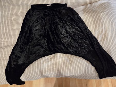 Schwarze Samt Sarouel-Hose von H&M, Grösse 40 - Top