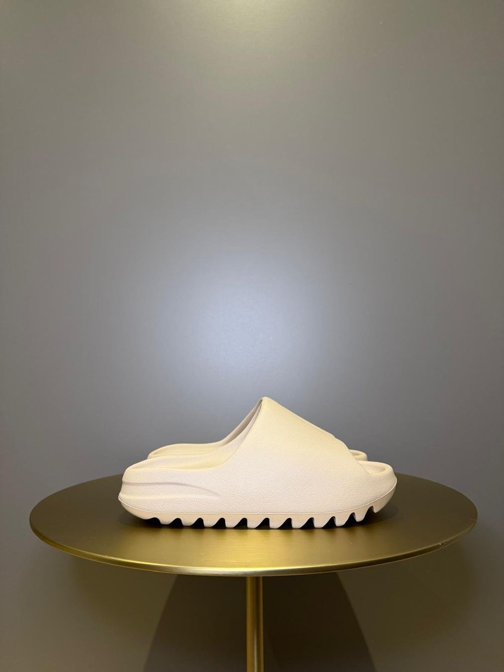 Adidas Herrenschuhe: Yeezy Slide "Pure" – Neu (gemäss Beschreibung) aus Langnau i. E. von dis_tc9q