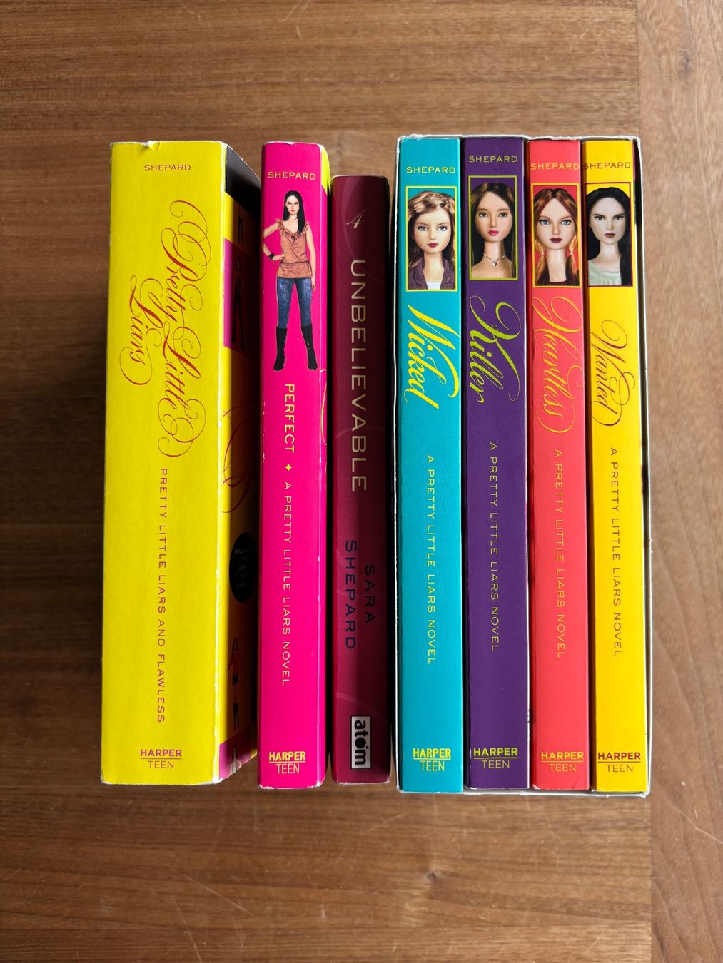 Libri: Pretty Little Liars - Bücher 1-8 – Nuovo (secondo la descrizione) da Spiez venduto da KMeijer