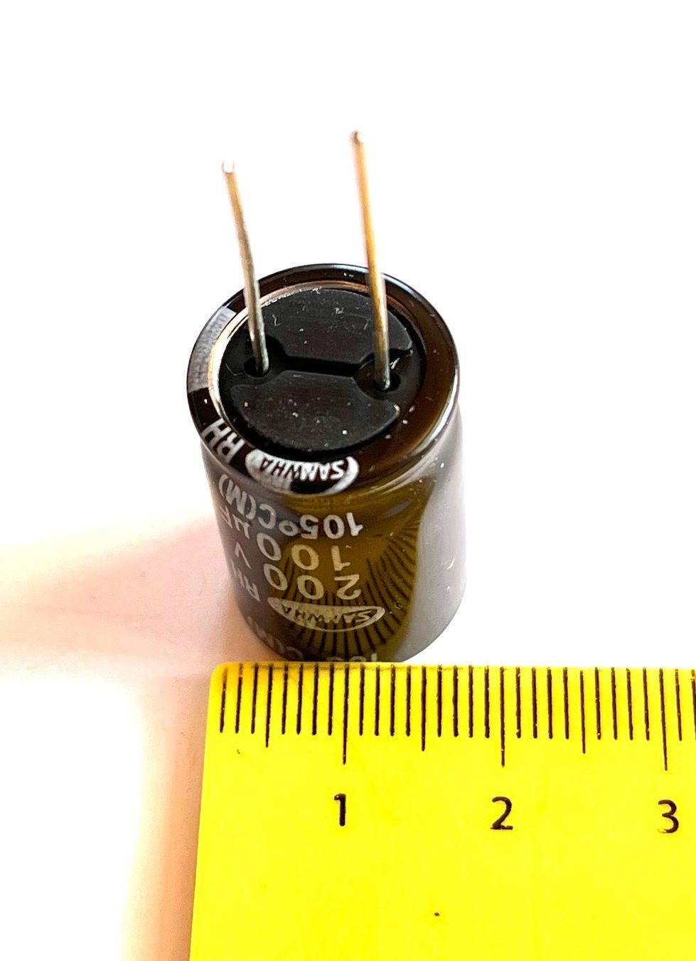 Composants électroniques: condensateur 100uF, 200V – Neuf (Voir description) à Renan BE par johncactus 2
