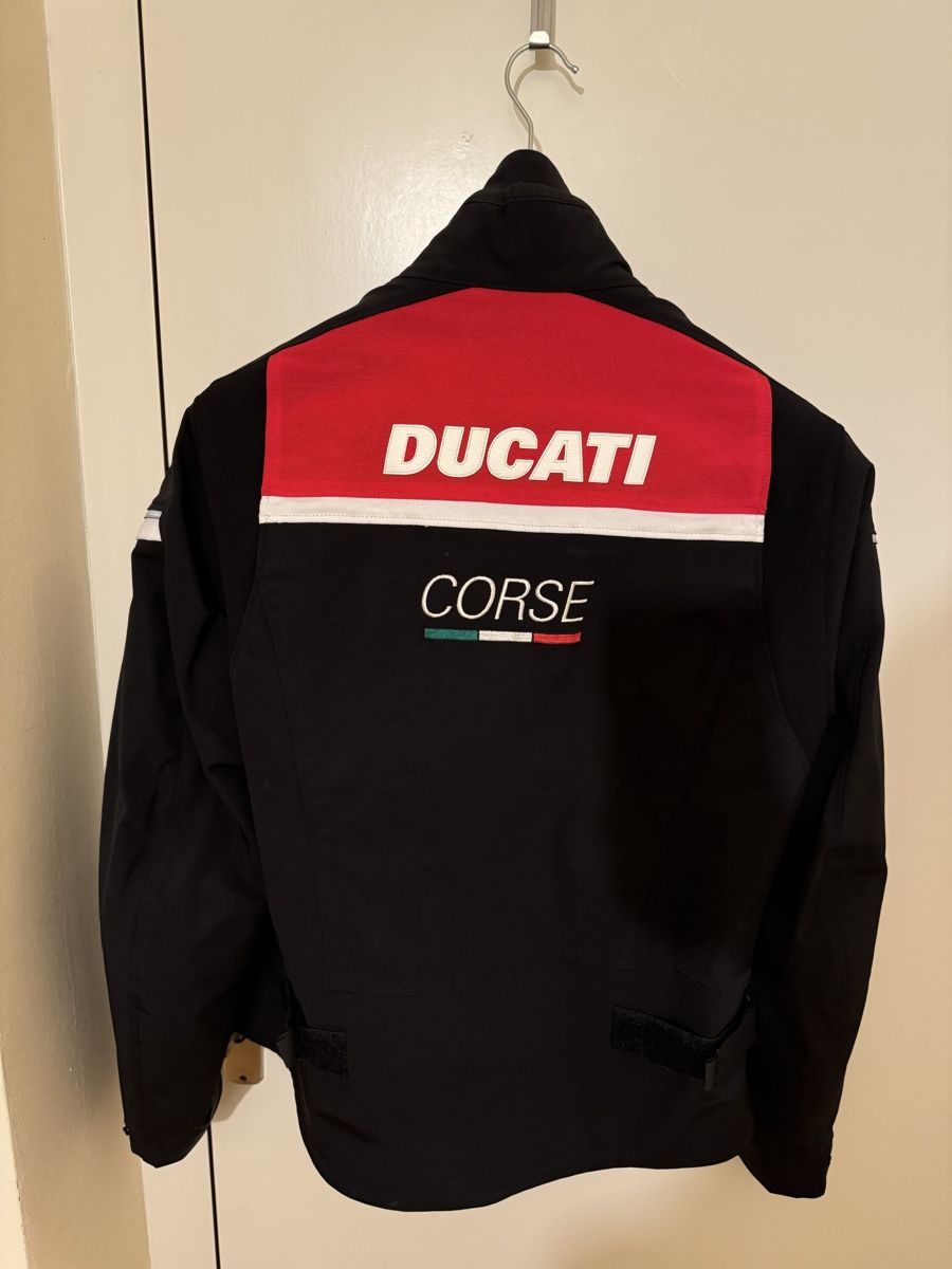 Giacche: Vendo giacca moto Ducati Corse – Nuovo (secondo la descrizione) da Davesco-Soragno venduto da lar_n5p8 3