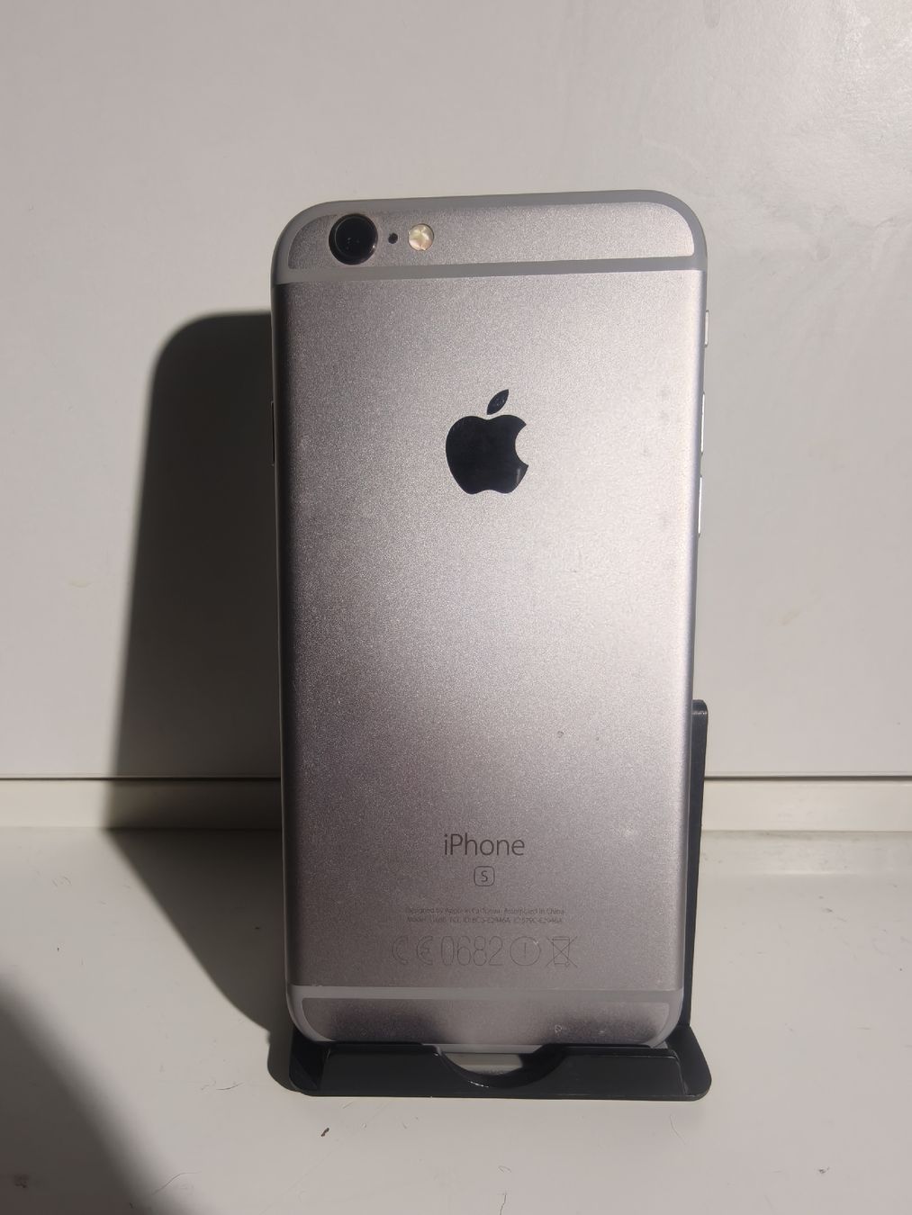 Apple Telefoni cellulari / Smartphones: iPhone 6s 64GB silber guter Zustand – Usato da La Tour de Peilz venduto da Dejobokin 1