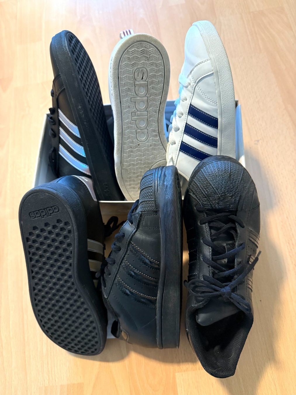 Adidas Scarpe da donna: 3 Paar Adidas Sneaker Gr. 36 – Nuovo (secondo la descrizione) da Bern venduto da Kraehe1