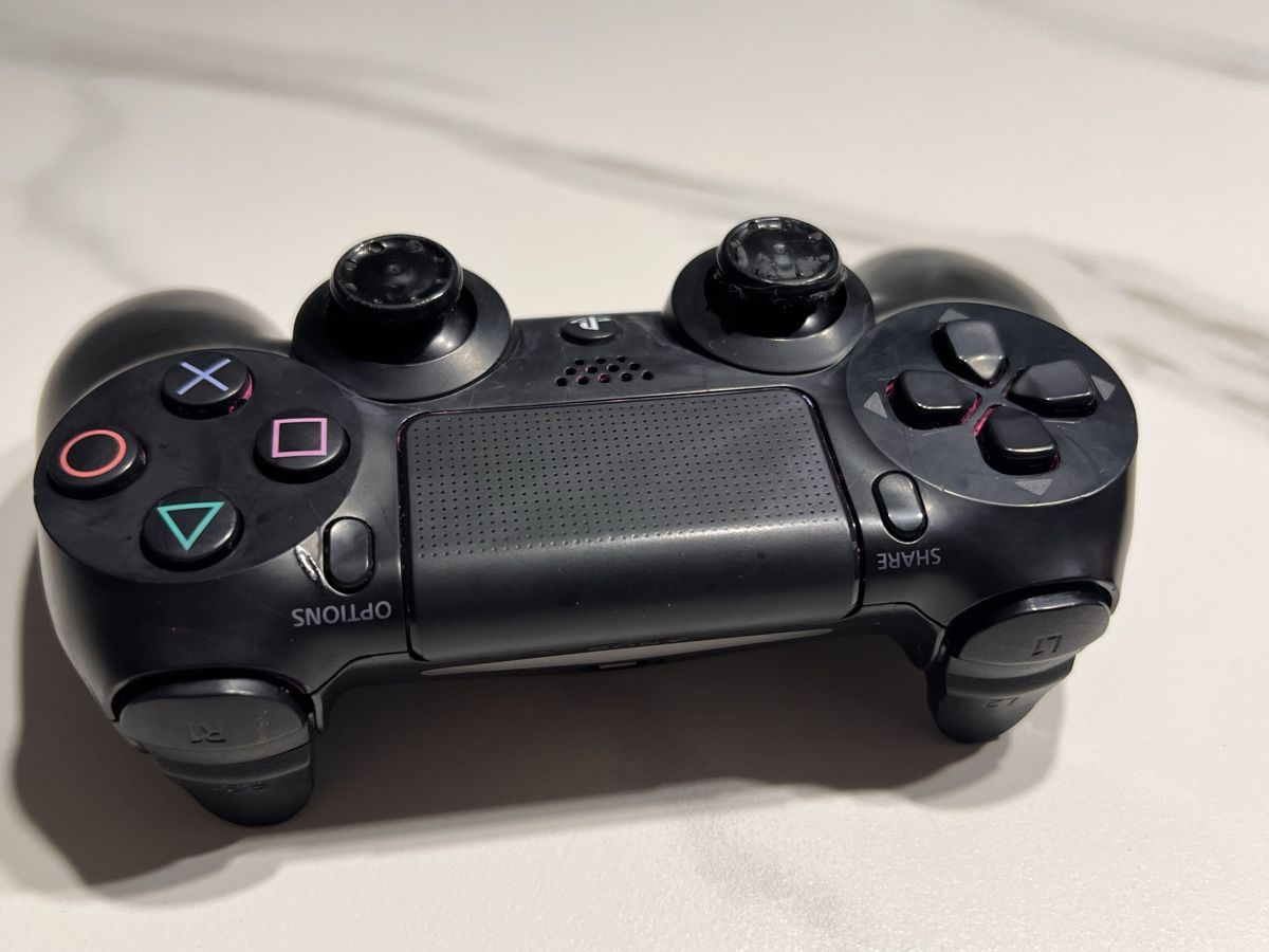 Sony Console: PS4 Controller Schwarz Dualshock 4 Wireless einwandfrei – Nuovo (secondo la descrizione) da Winterthur venduto da ChicMarkt 5