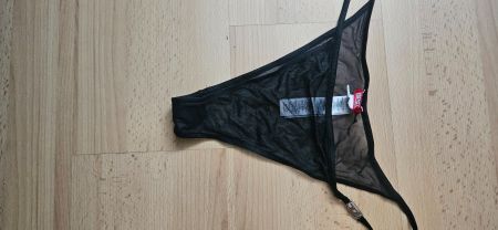 String comme neuf porté 1X  (b)