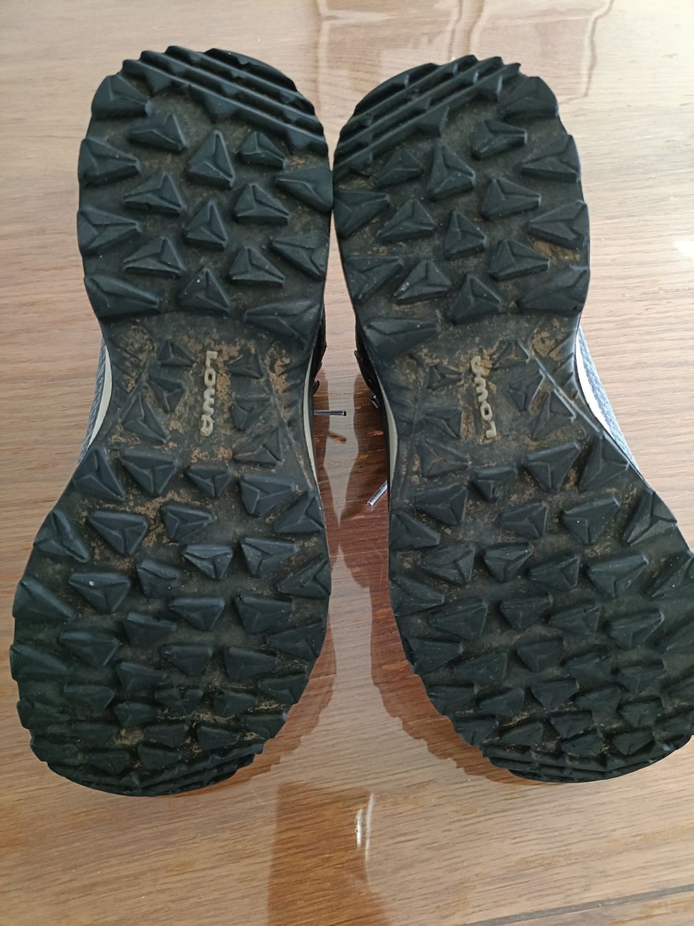 Lowa Scarpe per ragazze: Chaussures de randonnée LOWA - pointure 38 – Usato da Gland venduto da Gelerio 1