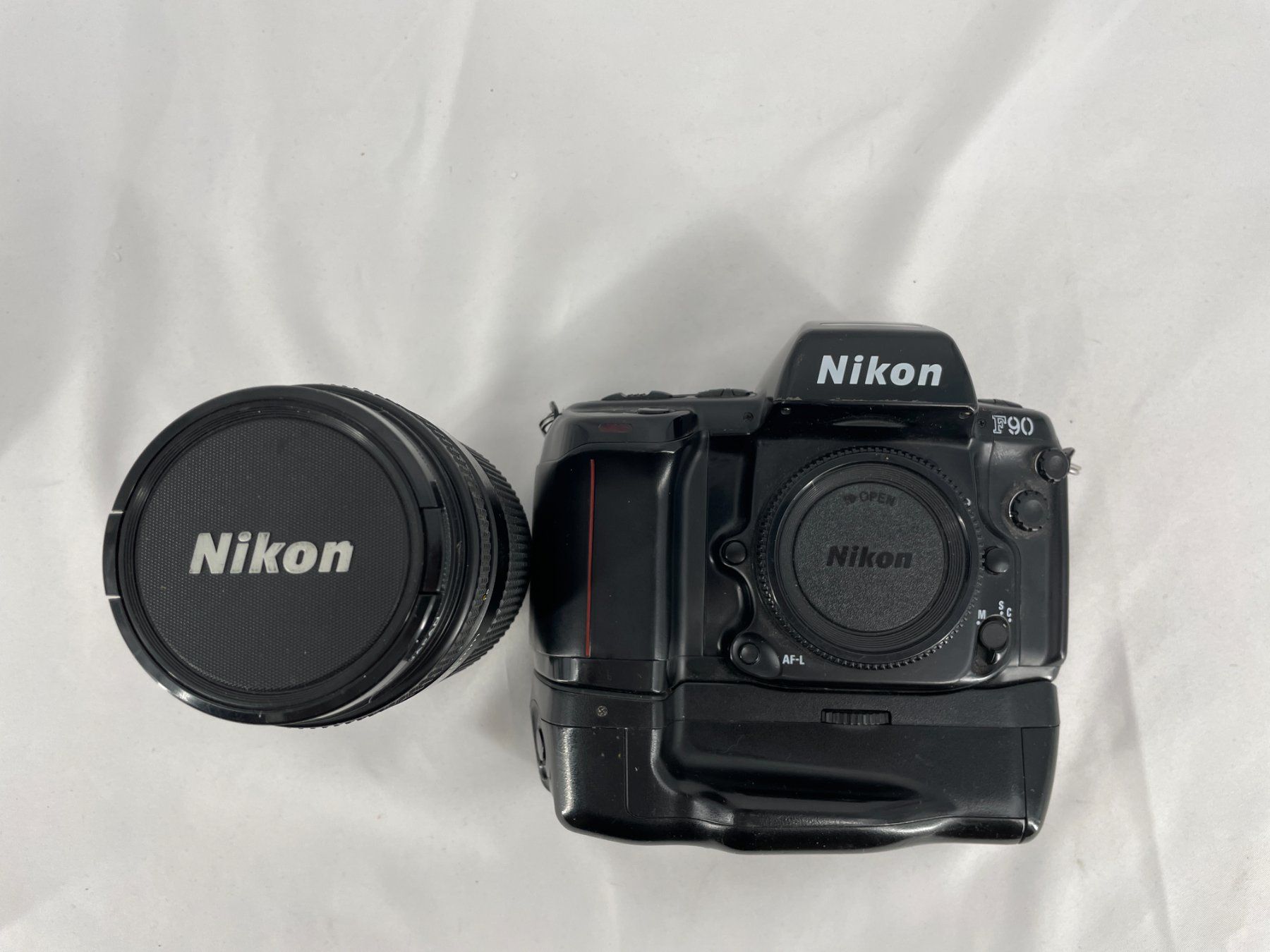 Nikon Fotocamera: NIKON F90 MB 10 0BJ 35 – Usato da Lausanne venduto da PlusValue_Lausanne 7