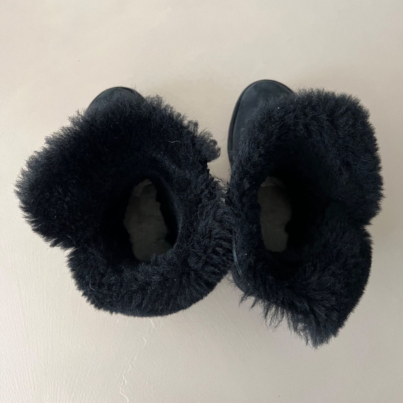Ugg Damenschuhe: UGG Damen Bailey Button Bling Boot 🖤 – Gebraucht aus Zürich von ClosetQueen 9