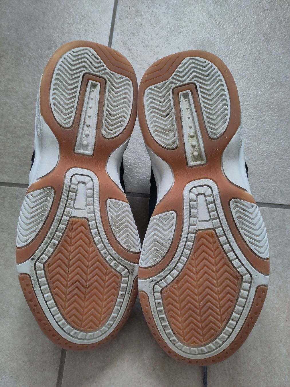 Fila Schuhe für Jungen: Hallenschuhe Fila Gr.35 – Gebraucht aus Zürich von Brullo01 1