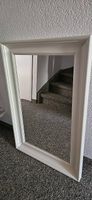 Weisser Spiegel mit Holzrand