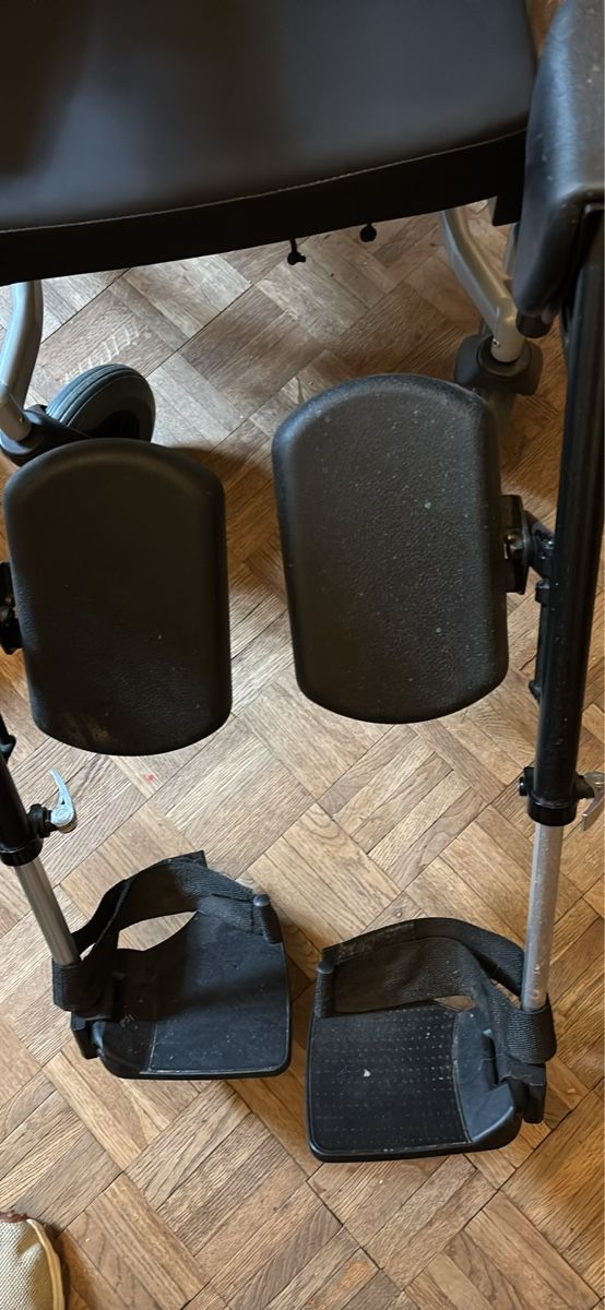 Lettini & sedie per cosmetici: Fauteuil roulant médical  – Usato da Cressier NE venduto da Pfeutpfeut 4