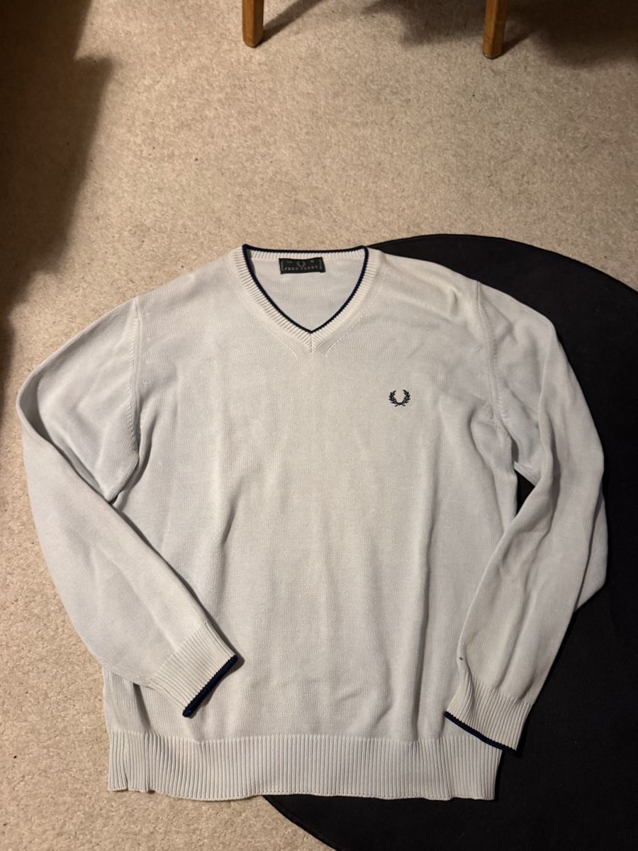 Fred Perry Magliette Polo: Fred Perry Pullover V-Ausschnitt Grösse M hellblau guter Zu – Nuovo (secondo la descrizione) da Schaffhausen venduto da ans_5qdm